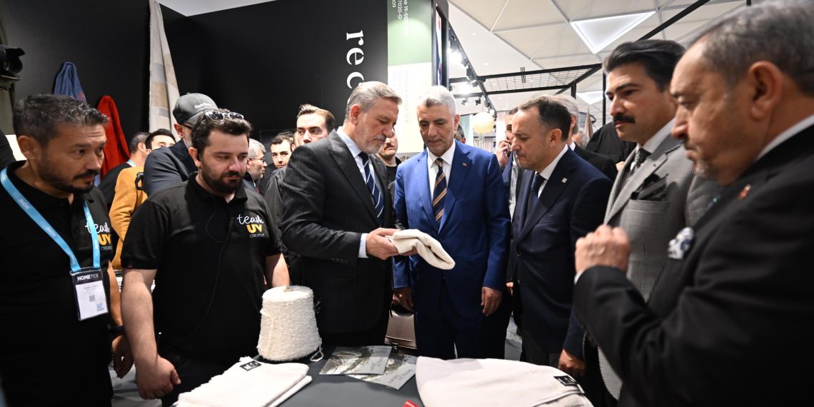 Ticaret Bakanı Ömer Bolat HOMETEX Fuarını Ziyaret Etti