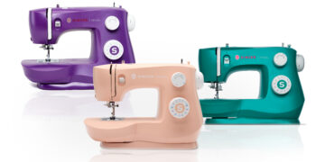 DİKİŞ DİKEN ANNELERE, SINGER’LE HEM BECERİKLİ HEM RENKLİ BİR HEDİYE…